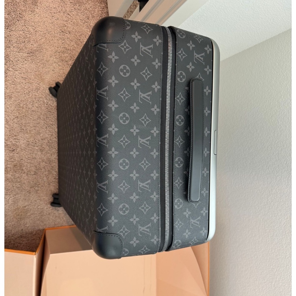 Louis Vuitton Luggage Horizon 70 Monogram Eclipse